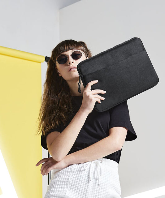 "Essential 13" laptop case"